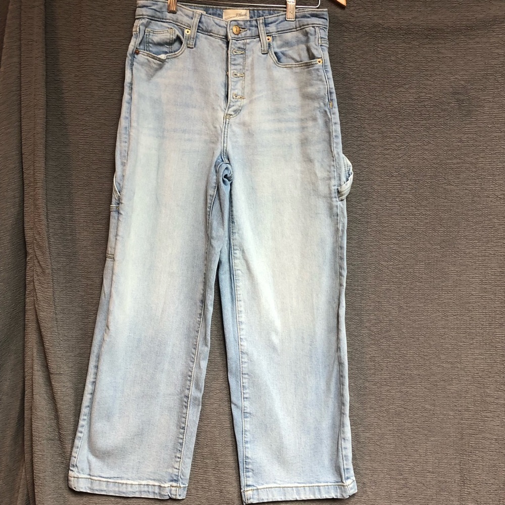Universal threads size 6 light wash, jeans button up front carpenter jeans,